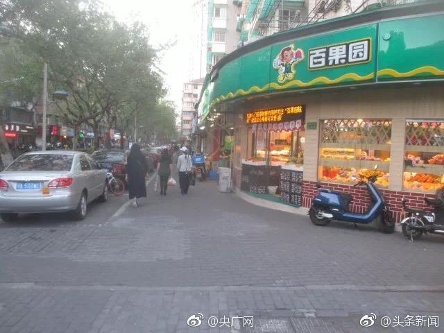 北京一便利店可“狗粪换鸡蛋” 老板：倡导居民文明养狗