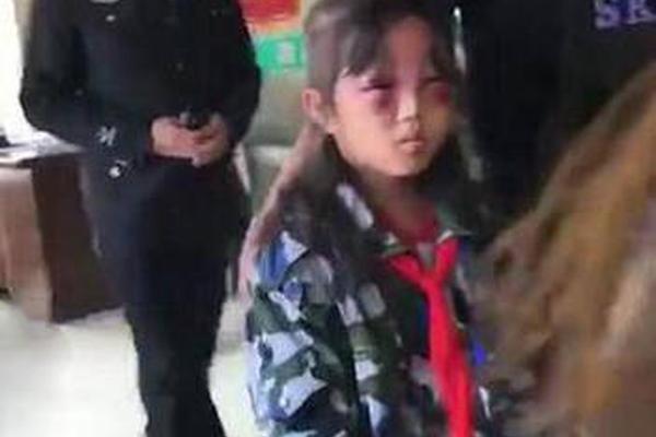 陕西一中学女生被学生殴打